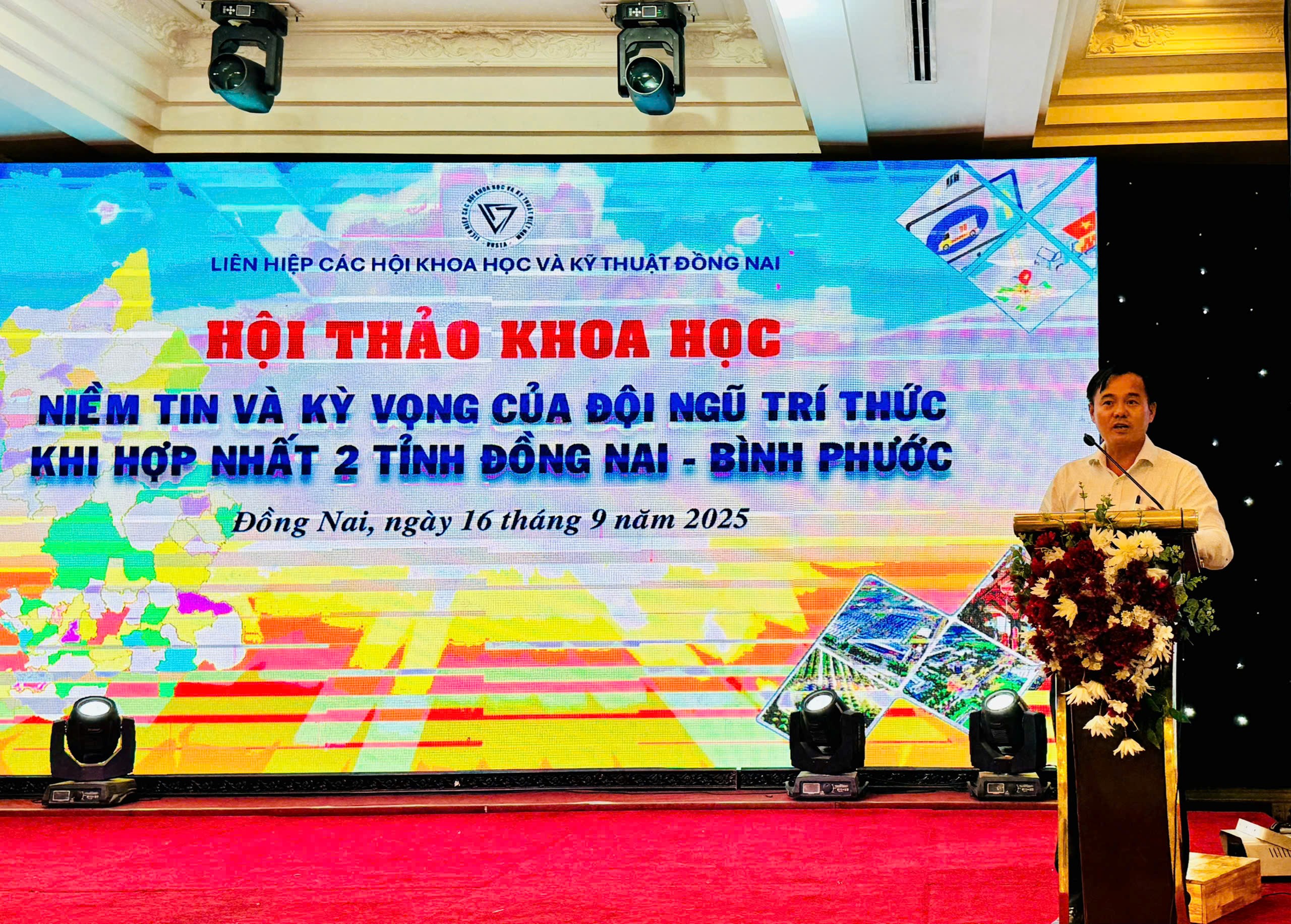 hoi thao 4.jpg