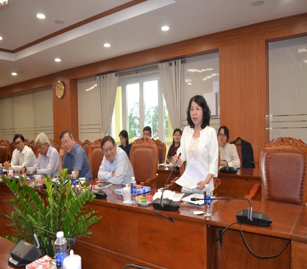 LAM VIEC TINH UY 2.jpg