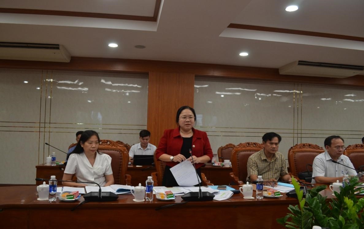 LAM VIEC TINH UY 4.jpg