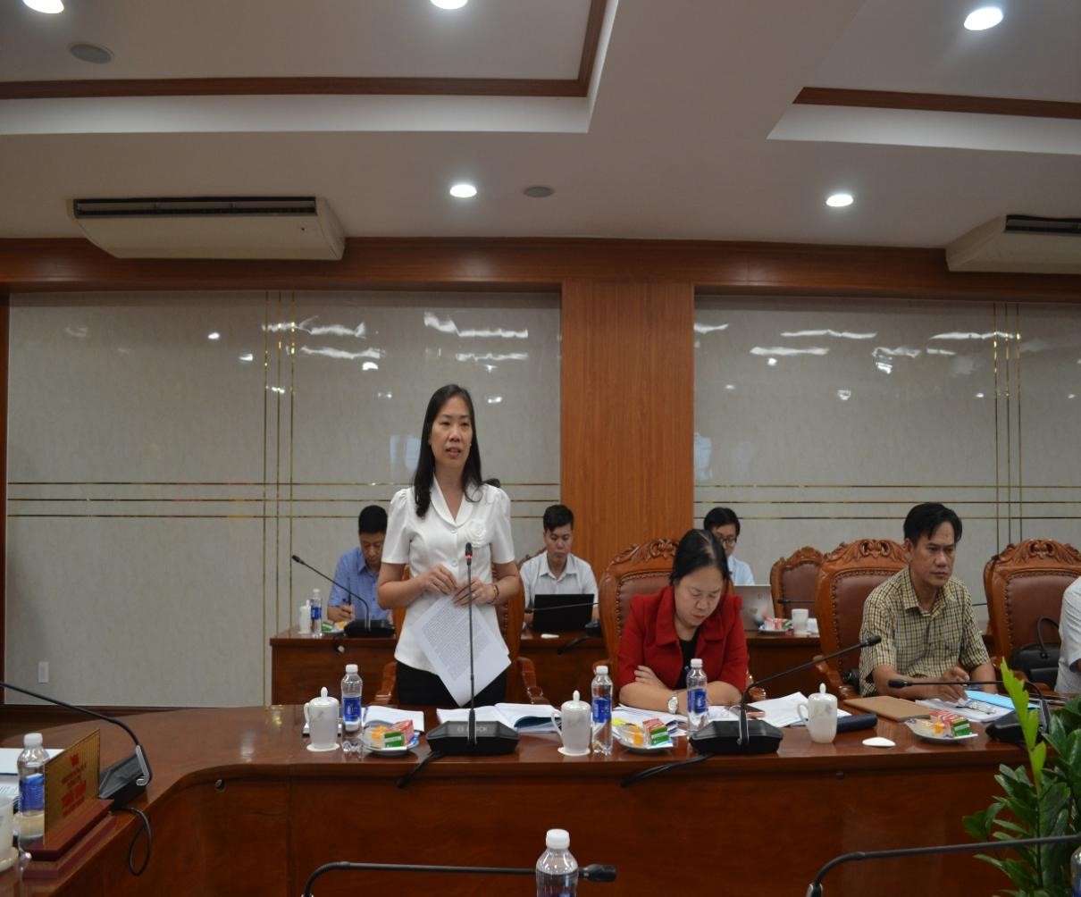 LAM VIEC TINH UY 5.jpg