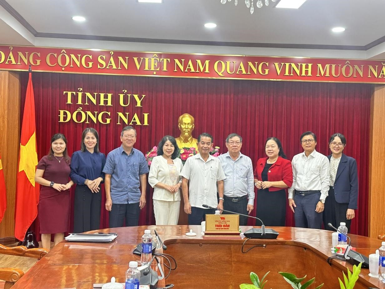 LAM VIEC TINH UY 6.jpg