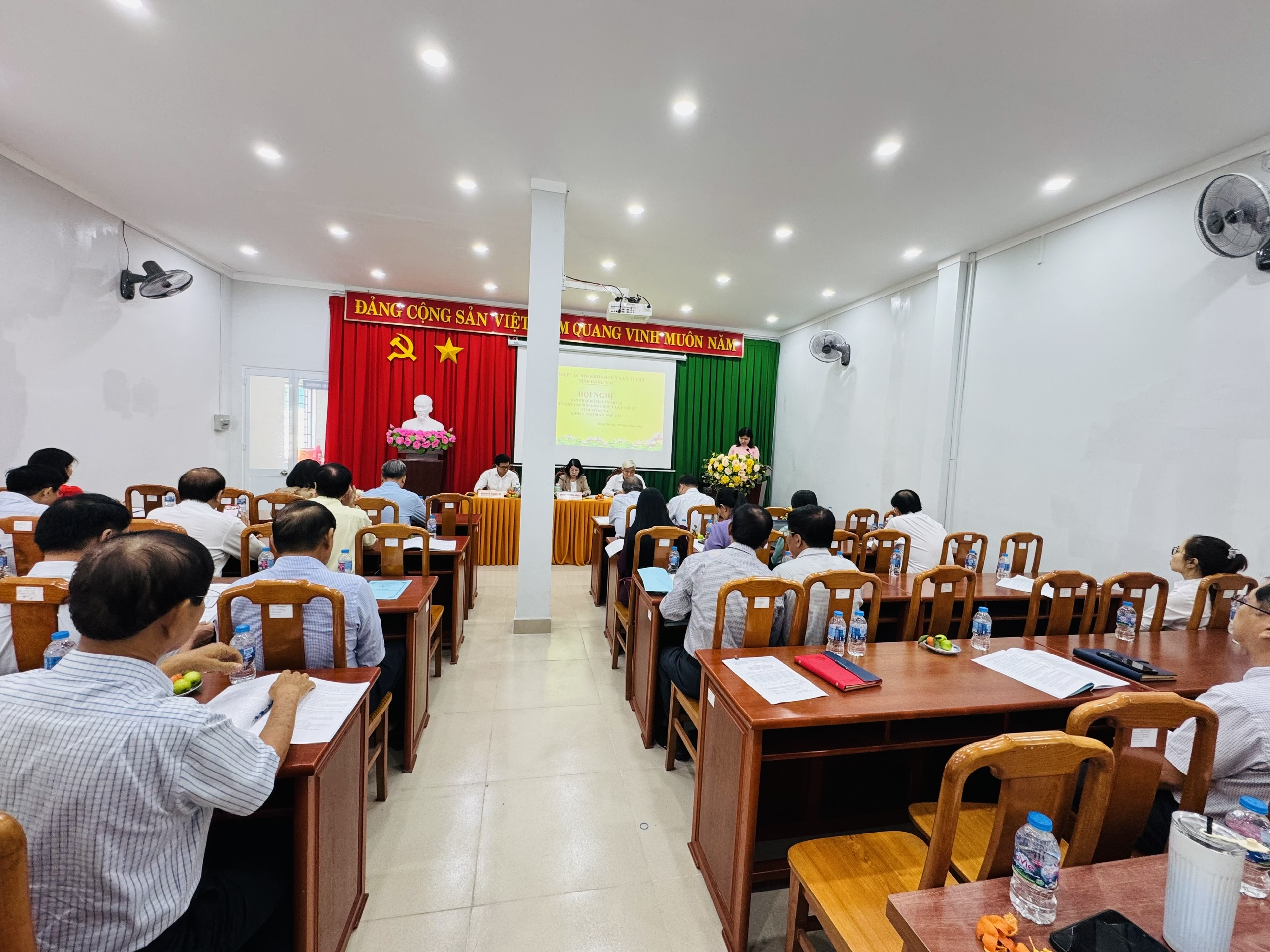 toàn cảnh hội nghị.jpg