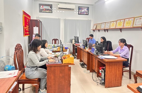 tuyen dung 2.jpg