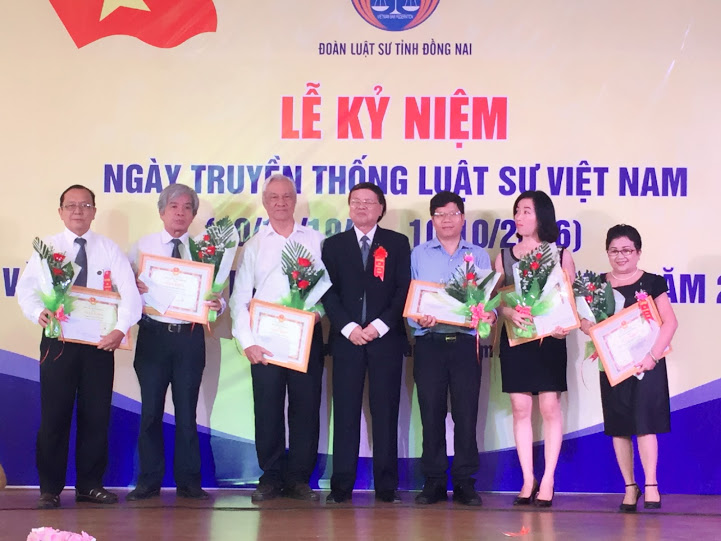 LE KY NIEM TRUYEN THONG NGAY LUAT SU VN (3).JPG