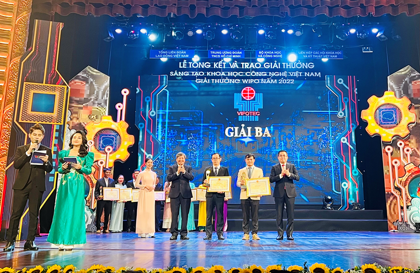 Hình Giải thưởng Sáng tạo KHCN.png