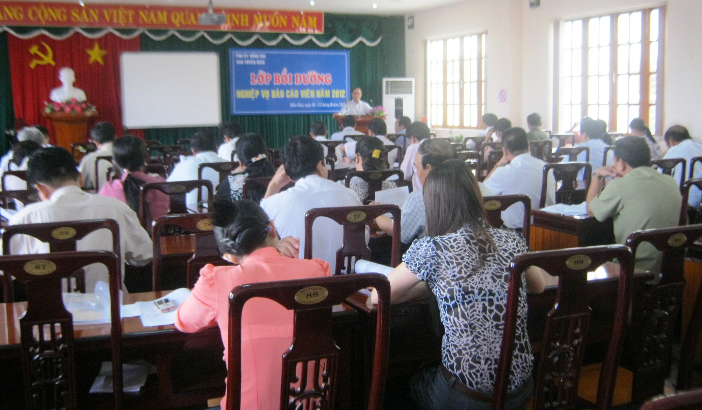 01 ghjijghjjdbvhfđfdLớp học bồi dưỡng nghiệp vụ báo cáo vien.jpg