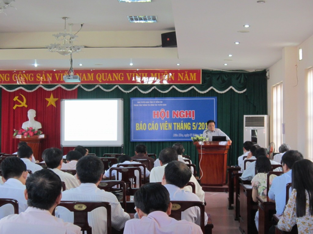 Hội nghị báo cáo viên tháng 2444.jpg