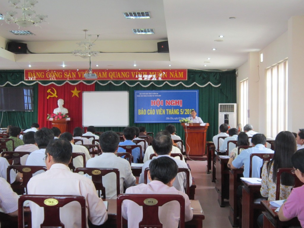 Hội nghị báo cáo viên tháng 25353583.jpg