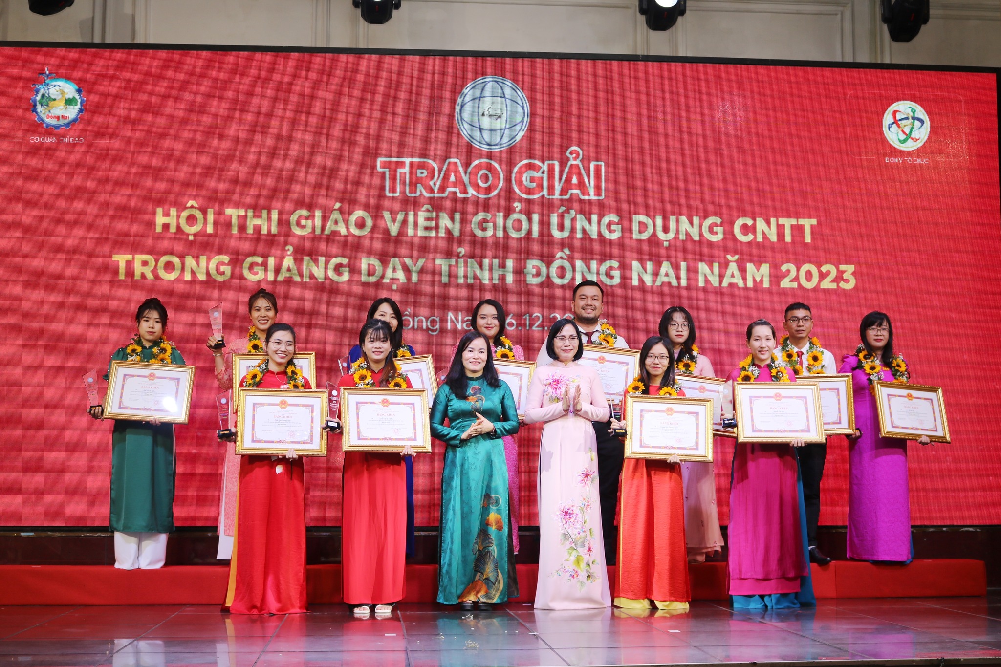 Trao giải SKHCN 1.jpg