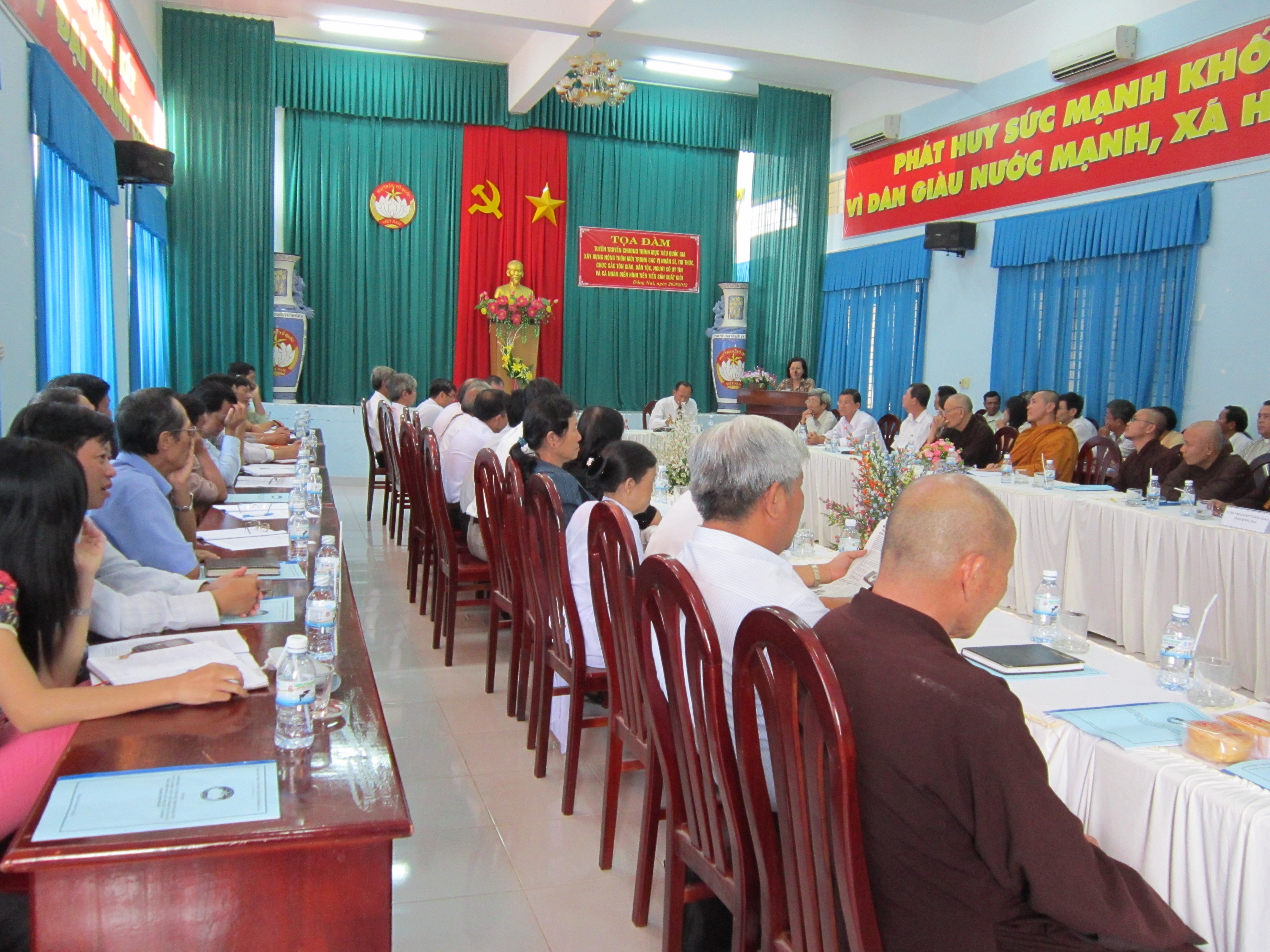 Tọa đàm tuyên truyền Chương trình mục tiêu quốc gia Xây dựng nông thôn mới.JPG
