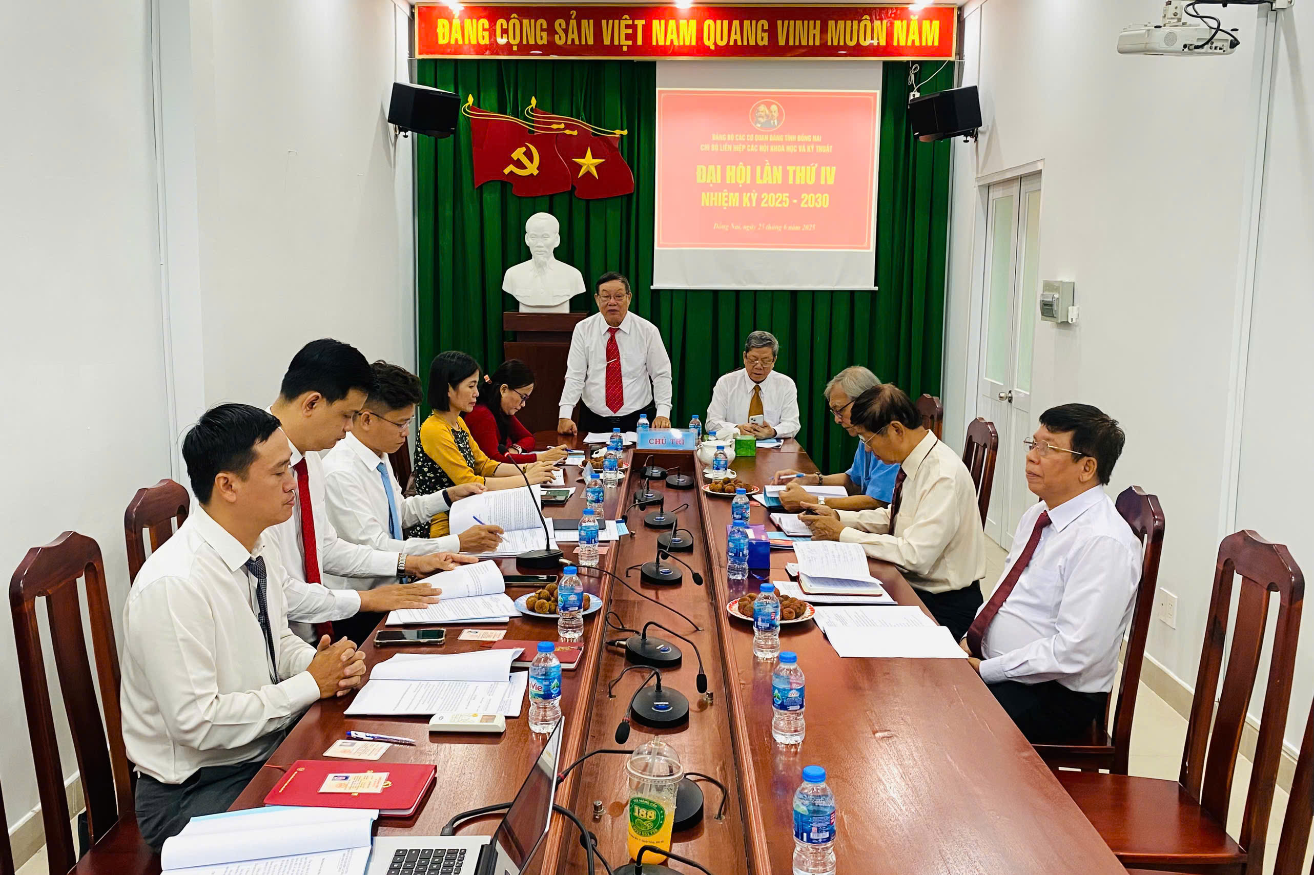 anh 1 chu tich dai hoi phat bieu khai mac.jpg