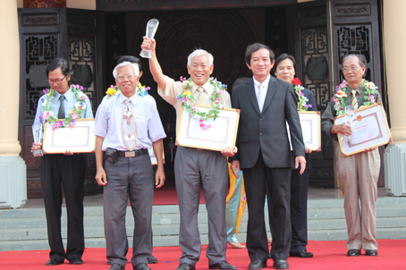 giai thuong van hoc oi ong trigbjujghcbd.jpg