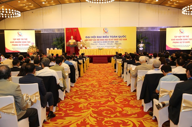Nghị quyết Đại hội IX: Từ “đổi mới” đến “đột phá” mở không gian mới để trí thức cống hiến